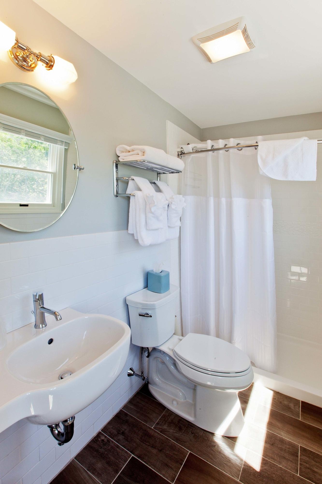 The Seaglass Inn & Spa Провинстаун Экстерьер фото