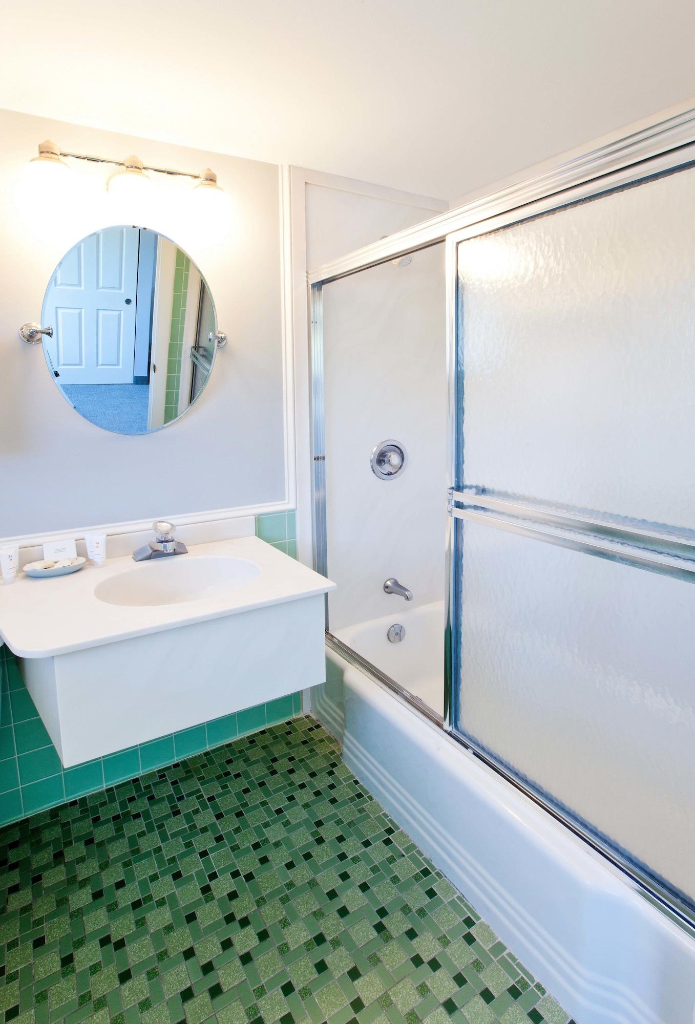 The Seaglass Inn & Spa Провинстаун Экстерьер фото